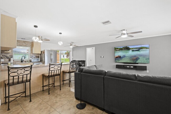 Building Photo - 1672 SW Angelico Ln