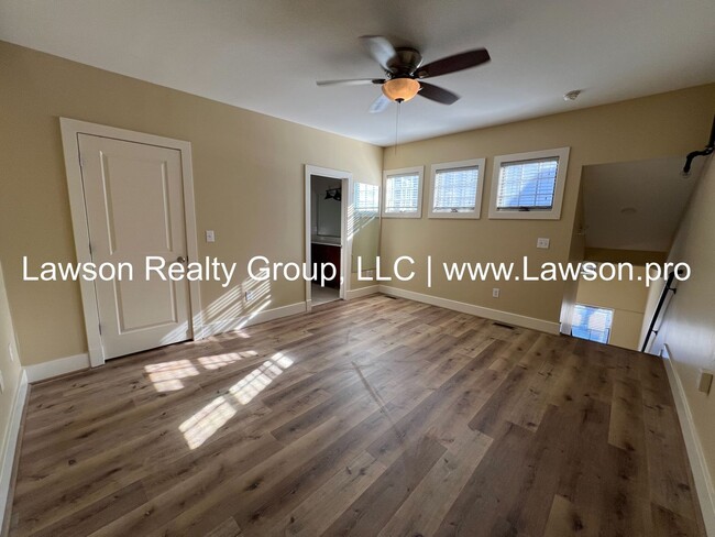 Building Photo - Luxury Apartment in Downtown Roanoke!