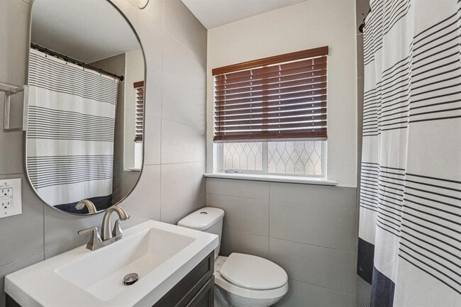 Building Photo - 3705 Manorwood Rd