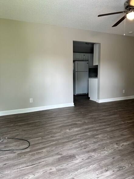 Building Photo - 216 Colonial Heights Rd