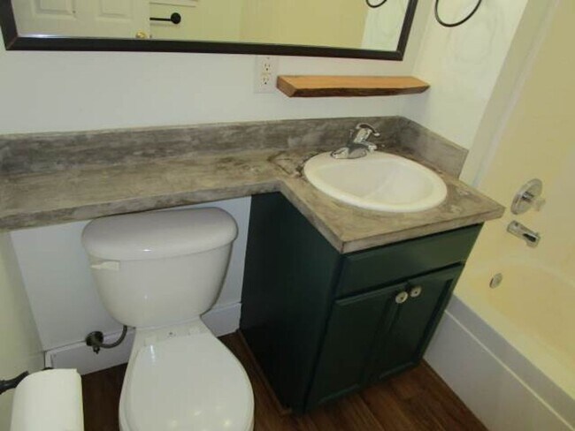 Building Photo - Charming 3 Bedroom Craftsman in North Tacoma