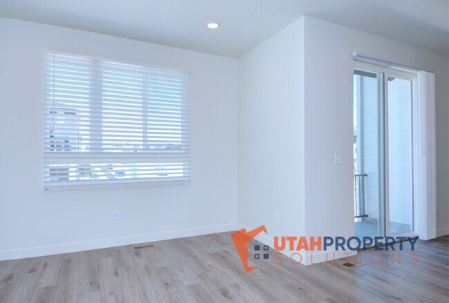 Building Photo - 959 W 540 S