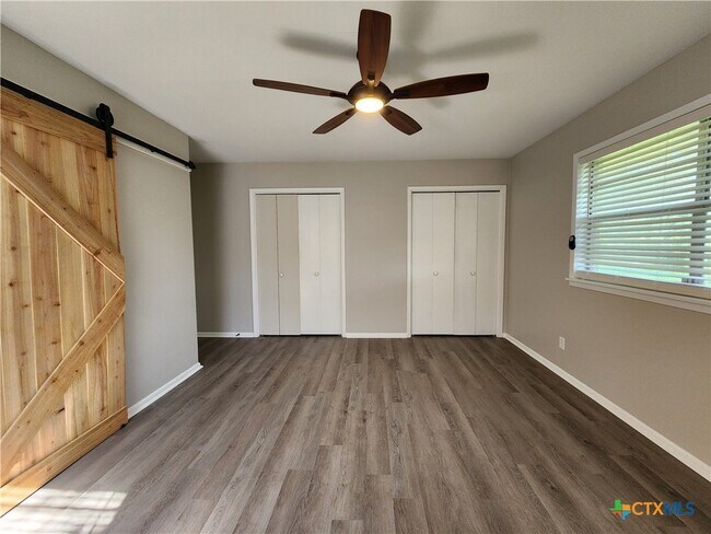 Building Photo - 273 Meadow Ave
