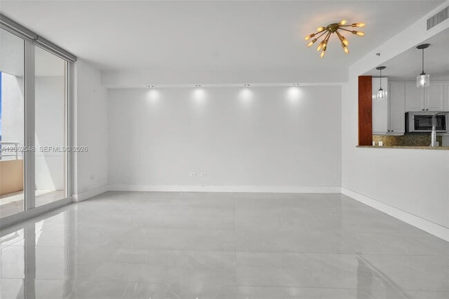 Building Photo - 808 Brickell Key Dr