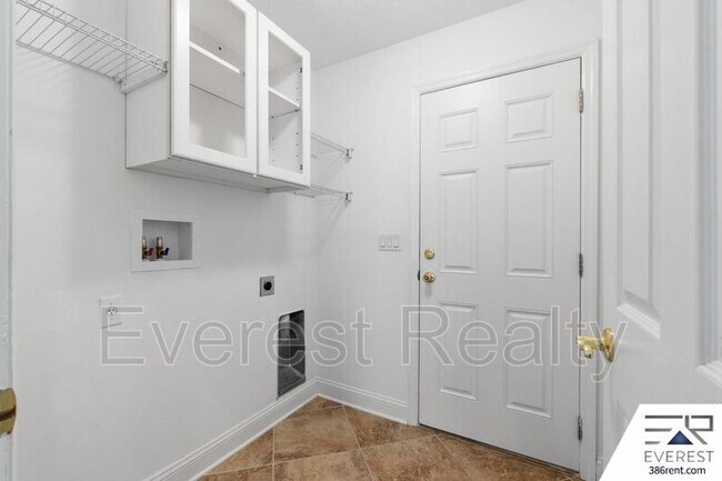 Building Photo - 13 Sleigh Bell Pl