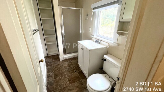 Building Photo - Classic 2 BD | 1 BA Home Near OHSU!