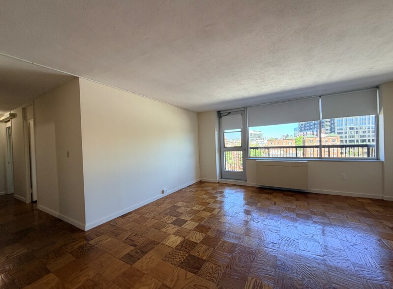 Building Photo - 16 Monmouth Ct
