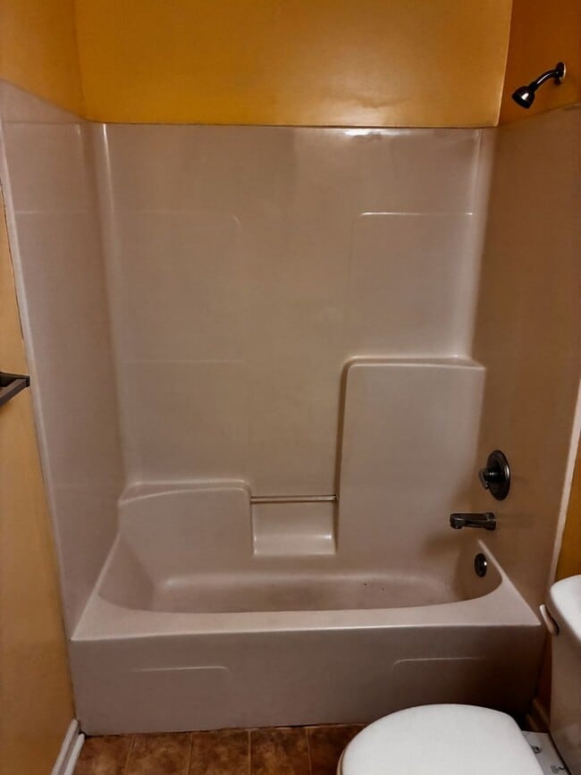 Building Photo - First two weeks free for approved applicant