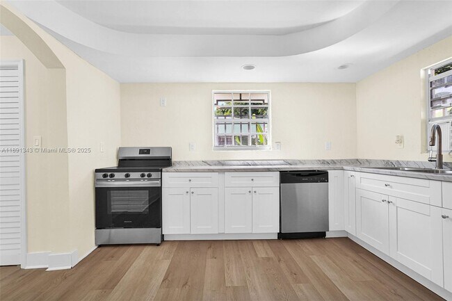 Building Photo - 511 NW 44th St