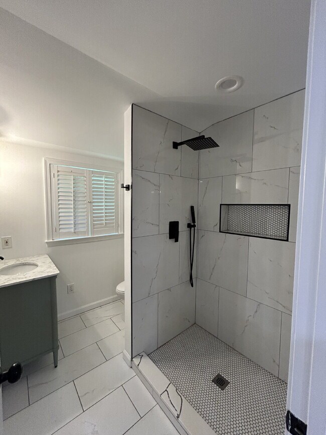 Building Photo - Newly Renovated 3-Bedroom, 2-Bath Home with Spacious Deck & Large Yard