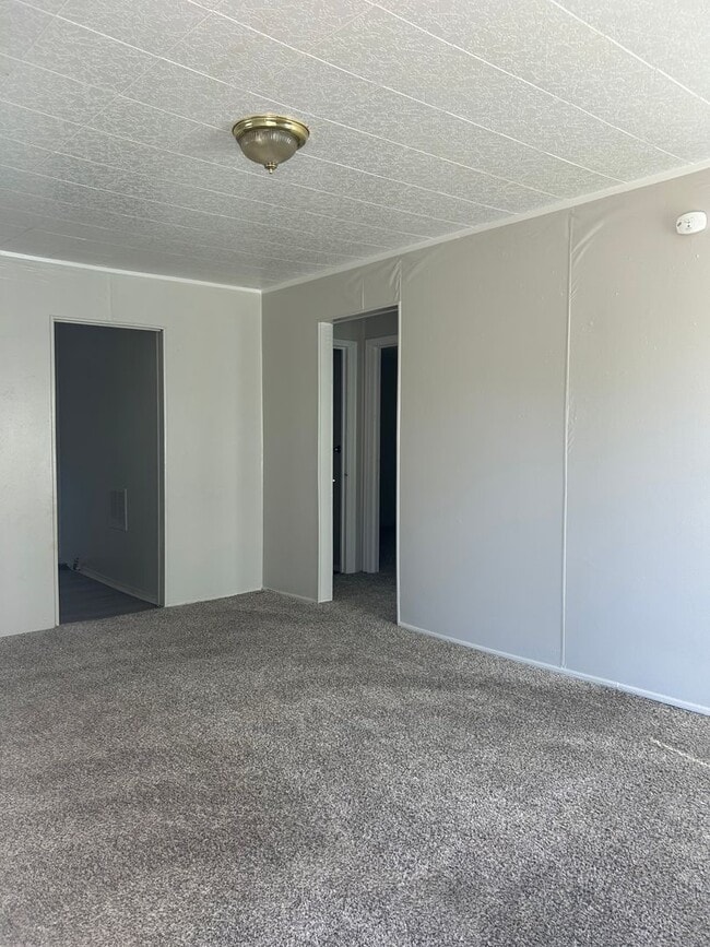 Building Photo - Cozy Country Club Home