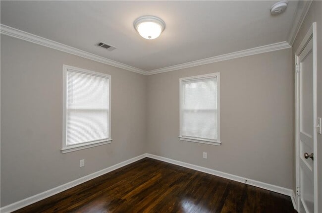Building Photo - 729 Sunnybrook Dr