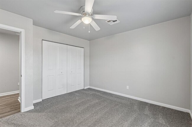 Building Photo - 401 Debra Ct