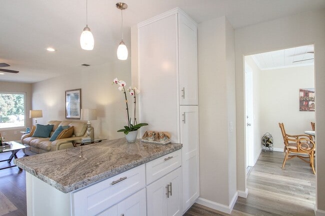 Building Photo - 1643 Peacock Blvd