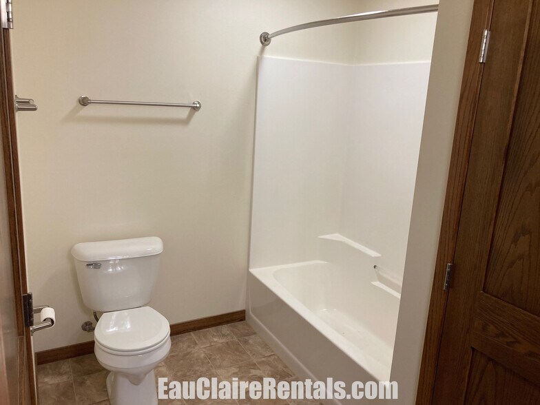 Bath - 405 Wisconsin St