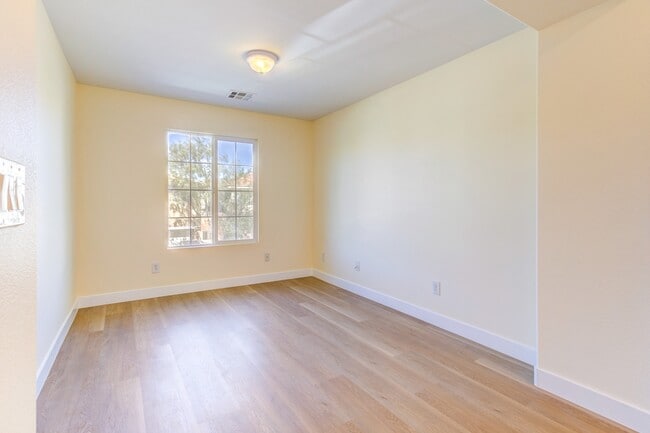 Building Photo - 10320 Bluff Valley Ct