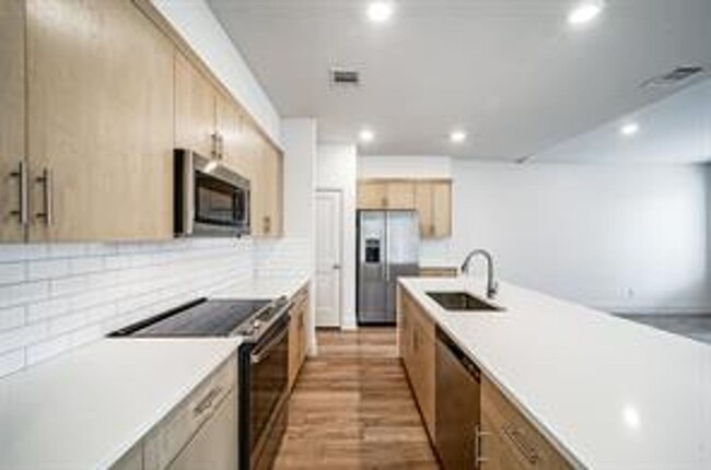 Building Photo - 2523 Appian Wy