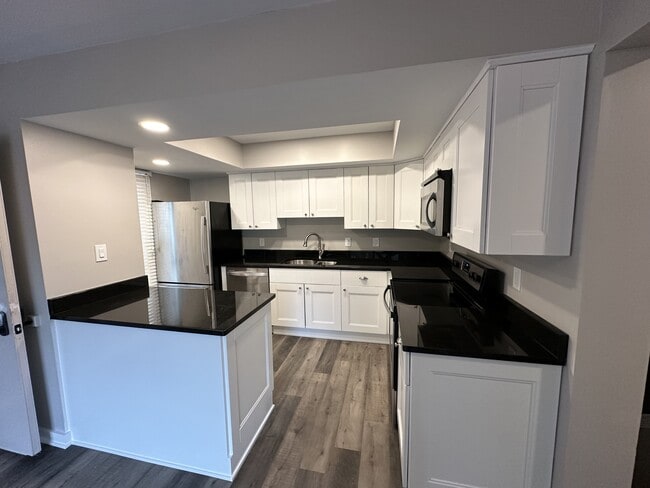 Building Photo - 5335 Tara Hill Dr