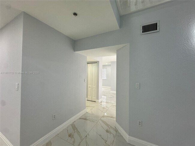 Building Photo - 17425 NW 75th Pl