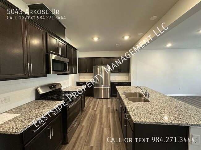 Building Photo - 5043 Arkose Dr