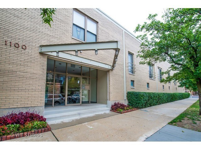Building Photo - 1100 W Cornelia Ave