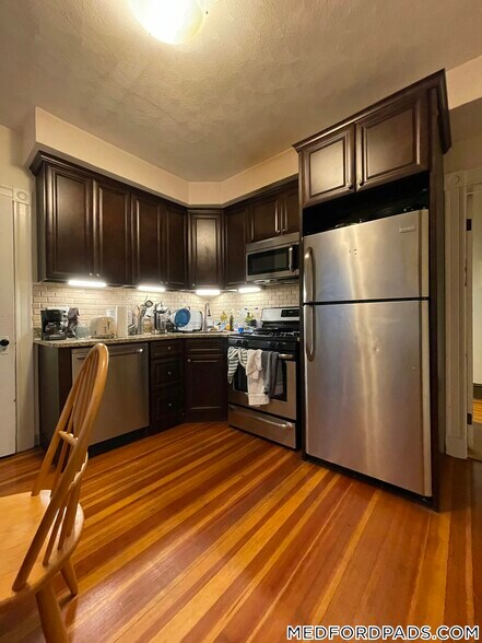 Building Photo - 352 Main St