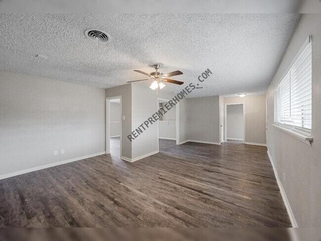Building Photo - 5413 Odessa Ave