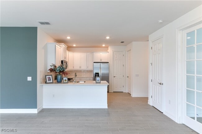 Building Photo - 43669 Sparrow Dr