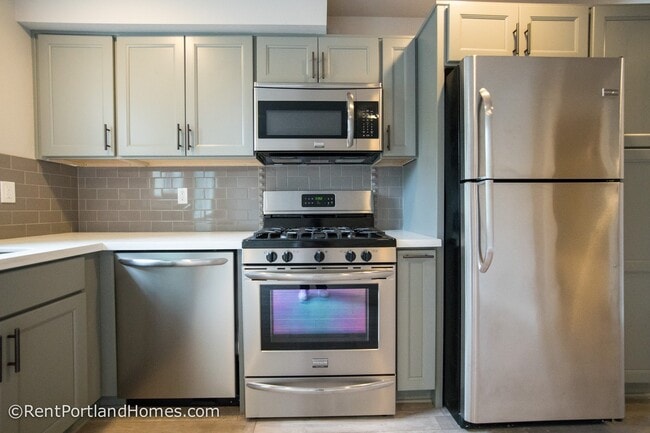 Building Photo - ADS457