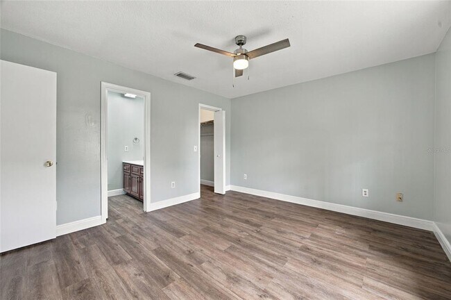 Building Photo - 65 Pine Trce