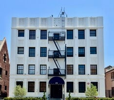 Building Photo - 636 S Burnside