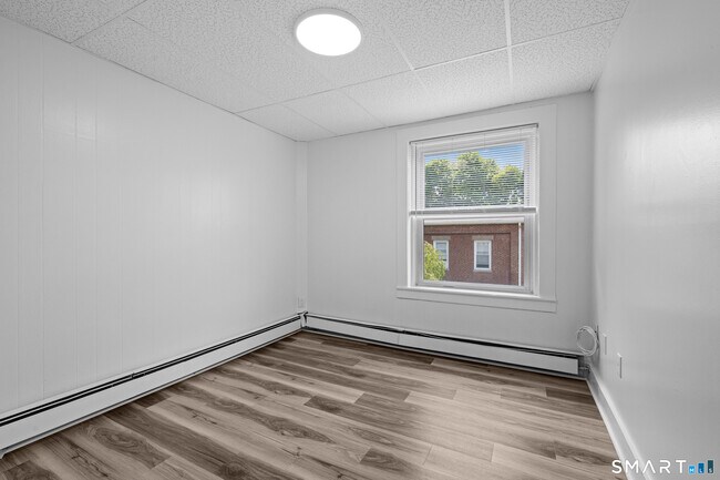 Building Photo - 156 Garfield Ave