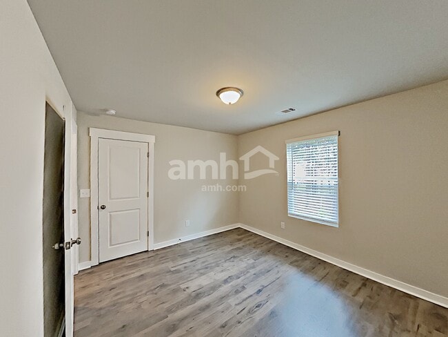 Building Photo - 518 Camp dr