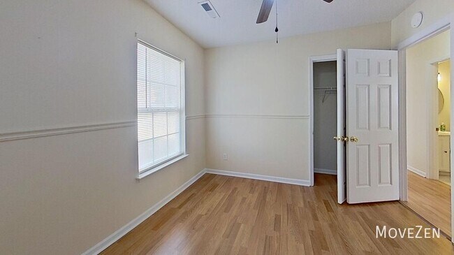 Building Photo - 903 Balfoure Dr