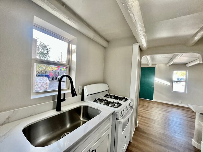 Building Photo - 422 Towner Ave NW