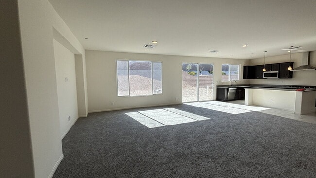 Building Photo - One Story 6-bedroom Home with Attached Casita