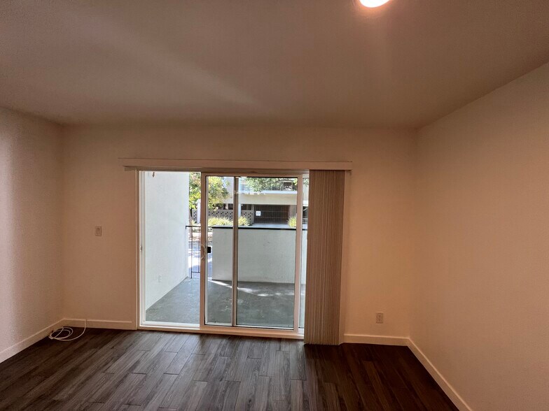 Balcony - 1330 N Sweetzer Ave