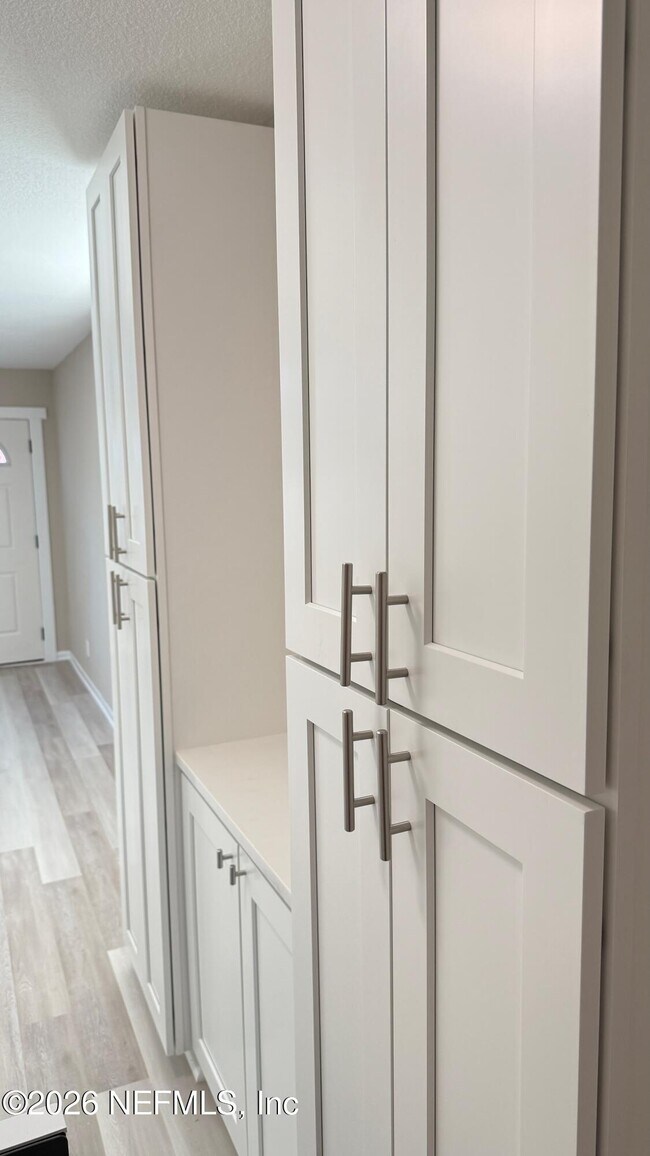 Building Photo - 696 Kestner Rd