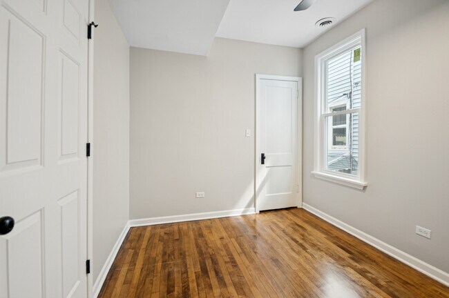 Building Photo - 3300 N Karlov Ave