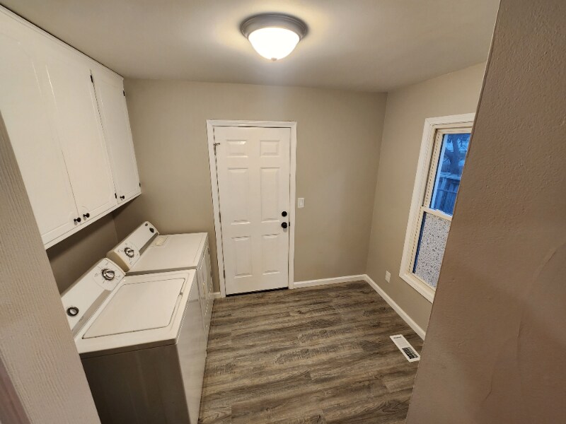 Building Photo - 2083 E Schumacher St