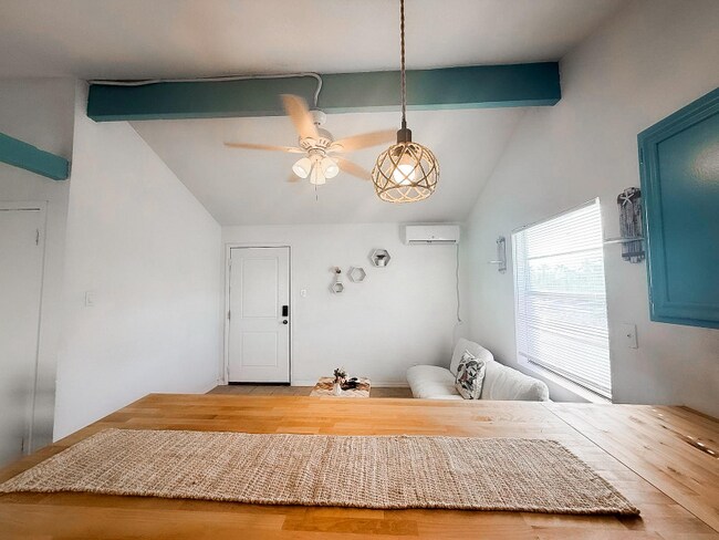 Building Photo - 107 E Venus Ln