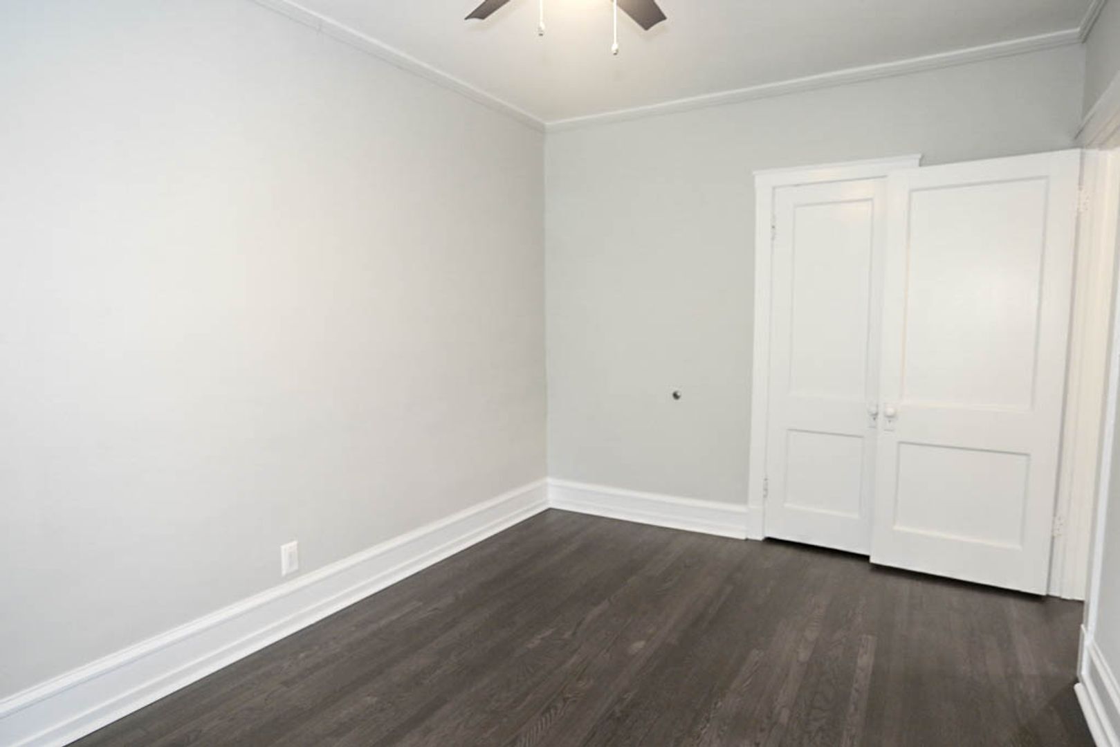 Building Photo - 1607 W Berteau Ave