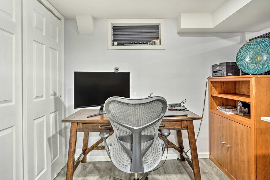 Building Photo - 79 Pehle Ave