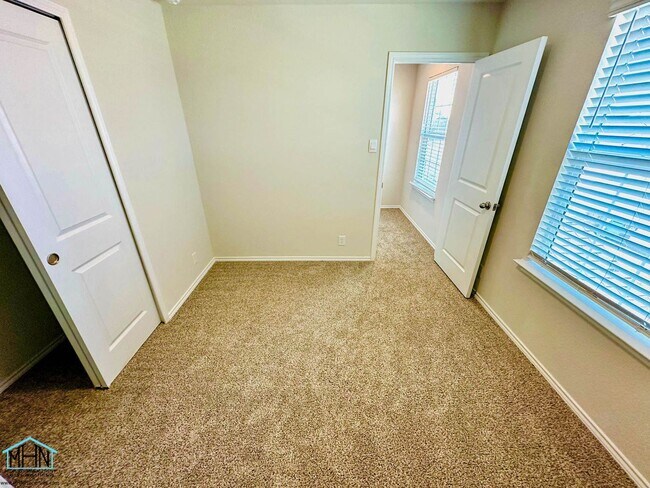 Building Photo - Welcome to Your Dream Home! A Stunning 2-story House with 4 spacious bedrooms and 2.5 baths!