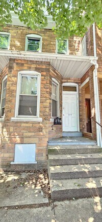 Building Photo - 222 N 12th St