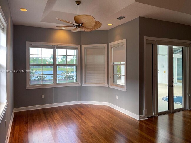 Building Photo - 2640 Fairways Dr