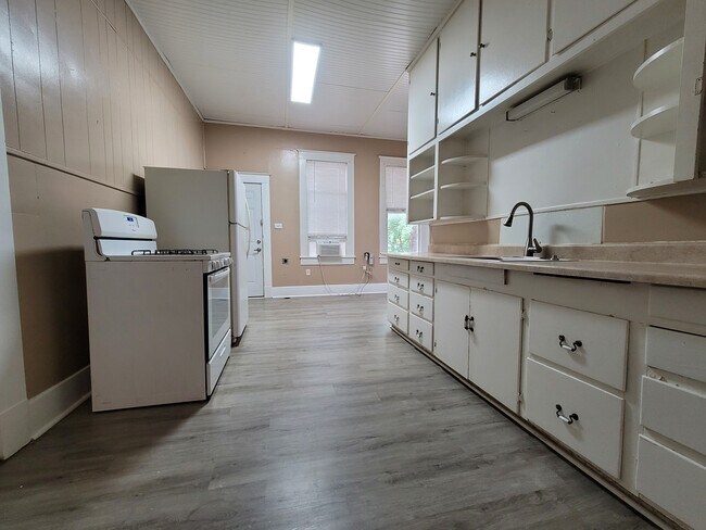 Building Photo - 1709 Avenue C