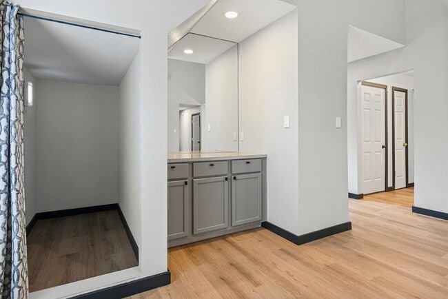 Building Photo - 903 Lipan Trail