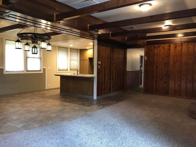 Building Photo - 1980 Sultana Dr