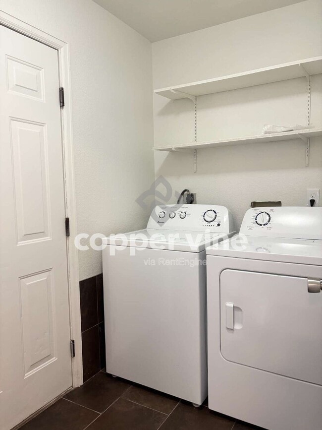 Building Photo - 700 4th St